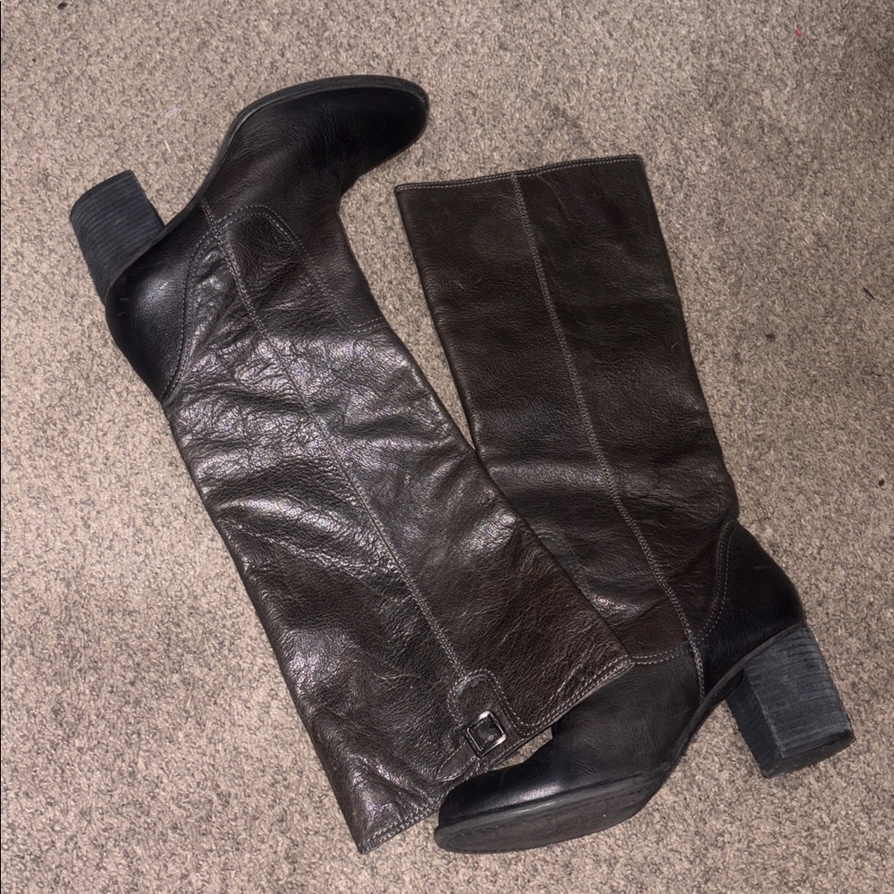 Vince Camuto Gettila  Elegant Gray Burnished Size 9 Leather Knee-High Boots